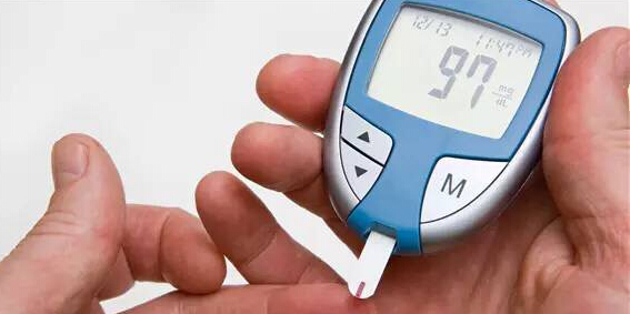 掌控糖尿病-测血糖配图